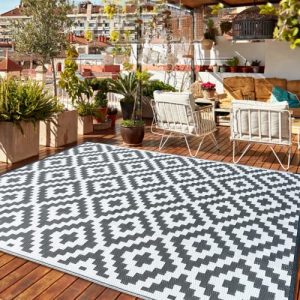 Best Outdoor Rug Material for Rain