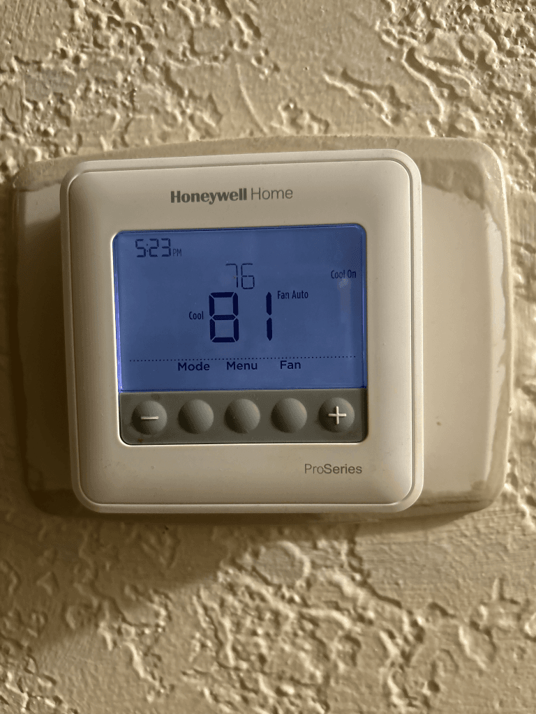 Honeywell Home Thermostat Pro Series Cool on Blinking