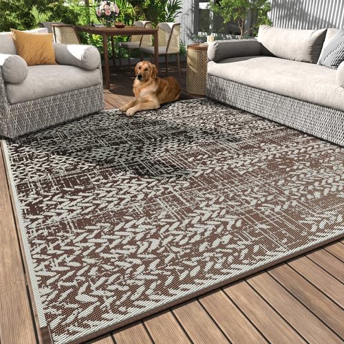 What is the Best Outdoor Rug for a Wood Deck